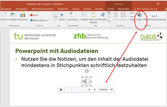 Powerpointseite mit Befehlsleiste "EInfügen", "Audio" ist rot umkreist. Auf der Folie ist Lautsprechericon zu sehen. Wenn man es anklickt, erscheint ein Playbutton zum Abspielen des Tons.