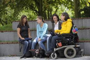 Studierende mit Beeinträchtigung auf dem Campus