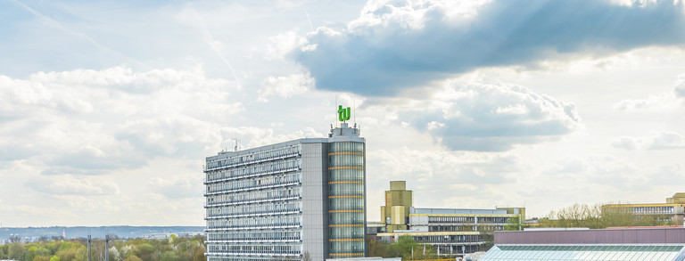 Das TU auf dem Mathetower vor dem Himmel