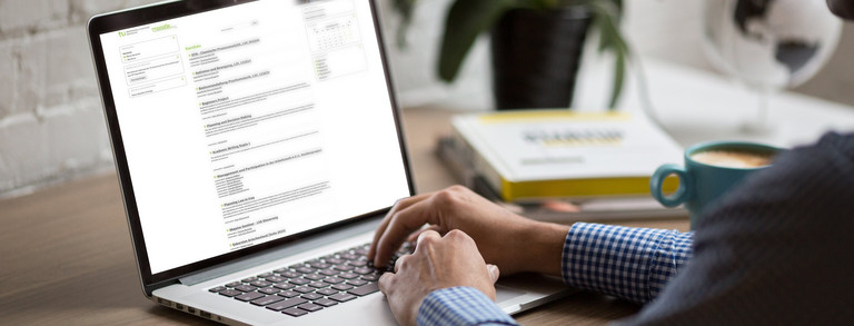 Laptop mit Moodle-Bildschirm